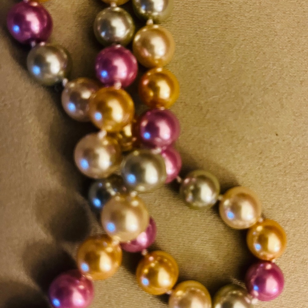 elegant Long strand 48 inch multi color 10mm shell pearl necklace NWT - Picture 2 of 12